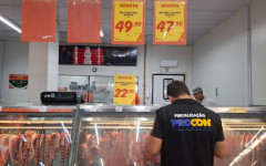 O levantamento apresentou 33 cortes de carne, incluindo bovinos, suínas, frango e linguiças, em dez estabelecimentos da cidade.