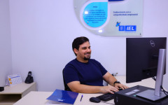 As bolsas de estágio variam entre R$ 500,00 e R$ 1.518,00, além do auxílio-transporte. 
