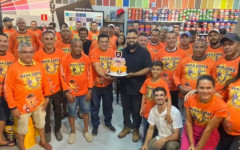 Funcionários, pintores e colaboradores celebram juntos os três anos da Mega Cores com festa, bingo e muita gratidão.