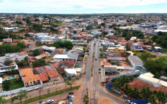 Serão executados 23 mil metros quadrados de pavimentação asfáltica, 6 mil metros quadrados de calçadas com acessibilidade, além de um sistema de drenagem profunda com mais de 3km e a sinalização horizontal e vertical das vias.