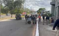 Ao tentar fugir, homem entrou no perímetro urbano de Araguaína em alta velocidade e acabou colidindo com outro carro próximo à rotatória da Avenida Filadélfia