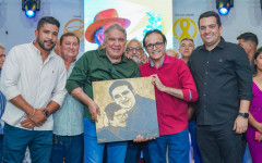 Vice-governador Laurez Moreira é homenageado em Araguaína com evento que reuniu lideranças políticas de todo o Estado.