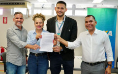 Além das 100 casas anunciadas, a prefeita informou que o município já conta com 144 apartamentos aprovados