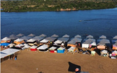 Canoa com 17 pessoas afunda no Araguaia a caminho de ; todos foram salvos.  