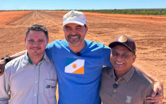 Governador do Tocantins, Wanderlei Barbosa, acompanhado do prefeito de São Félix, Gercimar Xavier,  anunciou a entrega das obras do aeroporto do município, na região do Jalapão 