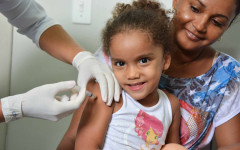  Na quinta-feira, dia 31 de julho, o município irá realizar o dia D de vacinação contra o sarampo em todas as Unidades Básicas de Saúde (UBS), com orientação à população e atualização da carteira de vacinação.