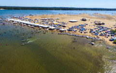 Turistas e moradores lotam as praias do Tocantins para aproveitar os shows e atividades promovidos durante a Temporada de Praia 2025