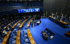 Senado aprovou, nesta quinta-feira (7), o projeto de lei (PL) que isenta do pagamento do Imposto de Renda (IR) os trabalhadores que ganham até dois salários-mínimos, o que equivale a R$ 3.036. 