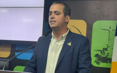 Presidente Israel Guimarães destaca papel estratégico da mineração ao usar tribuna na Câmara de Araguaína; vereadores elogiam nomeação.