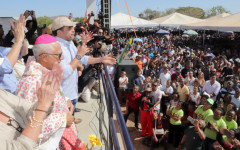 Em ato de valorização das tradições religiosas e culturais, o governador do Tocantins, Wanderlei Barbosa, acompanhado da primeira-dama e secretária extraordinária de Participações Sociais, Karynne Sotero, participou, na manhã desta sexta-feira, 15, da Mis