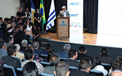 Deputados estaduais, governador e representantes do DNIT celebram parceria por investimentos em infraestrutura rodoviária que incluem duplicação de trecho da BR-010 e federalização da TO-050.