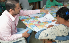 Ao buscar atendimento, o paciente é acolhido por uma equipe multiprofissional, avaliado e, identificada a necessidade, encaminhado ao serviço especializado que melhor se adeque à sua faixa etária e tipo de transtorno