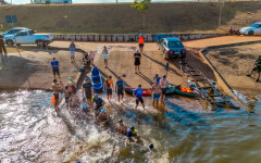 Evento reuniu 30 atletas com 750 metros de natação, 20 km de ciclismo e 5 km de corrida na Via Lago