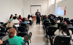 O curso fornece matéria didático, acesso aos materiais complementares, e certificado de participação.