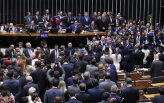 Foram 311 votos favoráveis, 163 contrários e 7 abstenções.