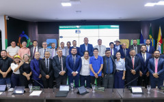 Exaltado em Araguaína, senador Eduardo Gomes recebe Medalha de Honra ao Mérito Tocantins 