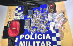 Ao todo, a polícia contabilizou 41 gramas de droga similar à cocaína e 64 gramas de substância análoga à maconha.
