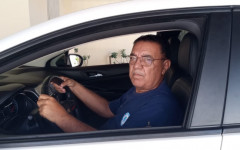 O servidor público aposentado, Natal Costa, já completou seus 60 anos e, mesmo nessa idade, ele consegue dirigir normalmente para resolver as coisas do dia a dia e também aproveitar momentos de lazer com a família e os amigos