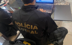 A investigação criminal prossegue com a análise do material apreendido, o qual será submetido à perícia criminal de informática, visando a esclarecer integralmente os fatos e a eventual participação do suspeito nos crimes e a identificar outros possíveis 