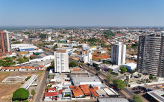 Os atendimentos dos serviços essenciais, como UPA, SAMU, PAI e HMA seguirão sem interrupção. O Restaurante Popular, transporte coletivo urbano e a coleta de lixo também funcionarão normalmente.