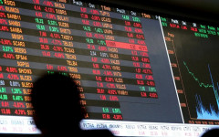 O índice Ibovespa, da B3, encerrou esta segunda-feira (27) aos 147.969 pontos, com alta de 0,55%. O indicador, que acumulava queda em outubro, agora sobe 0,5% no mês.