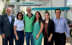Diretores administrativo e técnico da Expansão, Guilherme Oliveira e Cyra Araújo, com os sócios do Laboratório Bonamigo, de Araguaína (TO), Welson Sassi e Elke Bonamigo, e os gestores do Sabin no estado Nayara Borba e Pedro Paulo Damasceno, que selaram a 