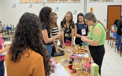 Durante todo o evento, funcionará o Espaço Beleza e Bem-Estar, ofertando momentos de cuidado e autoestima às participantes, com atendimentos gratuitos realizados por parceiros locais