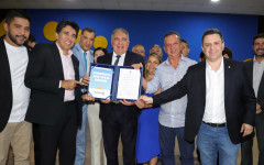  Em ato histórico, governador Laurez Moreira sanciona novo PCCR da Educação e garante valorização da categoria após 10 anos de espera;