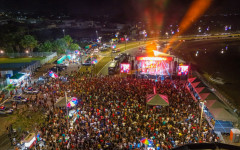 Ambulantes e pequenos empreendedores aproveitaram o grande movimento na Via Lago