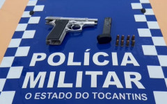 Pistola Taurus calibre .380 e oito munições foram apreendidas no veículo do homem preso.