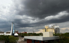 O Tocantins está com previsão de chuvas localmente fortes.