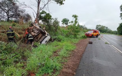 Carro saiu da pista e capotou na BR-153, em Wanderlândia 
