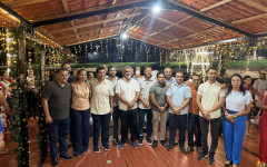 O presidente da Aleto, Amélio Cayres, durante homenagem ao pai e ao irmão em Augustinópolis.