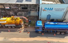 O lixo é retirado por meio do sistema de hidrojato com ultra pressão, que utiliza a força da água para desobstruir bueiros e galerias que captam a água das chuvas