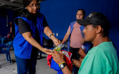 De janeiro a outubro deste ano, o programa fez 11.457 atendimentos, ofertando 4.077 banhos, 1.042 kits higiênicos, 7.387 refeições e 2.734 peças de roupas e calçados doados.