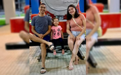 Jairo Rodrigues ao lado da esposa, Cássia de Sousa Tavares, e da filha, Cecília Tavares Rodrigues, vítimas do desabamento da ponte JK, em Estreito.
