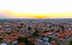  O parcelamento do imposto pode ser feito em até 10 vezes e com descontos de 30% ou 35% para imóveis edificados ou não, respectivamente.