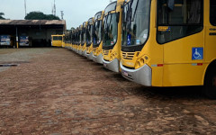 Ônibus parados durante a paralisação do transporte coletivo em Araguaína.