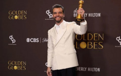 Wagner Moura recebe o Globo de Ouro de Melhor Ator em Filme de Drama