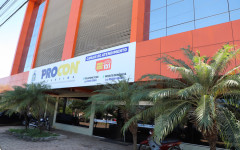  As principais reclamações estão relacionadas a cobranças indevidas, falhas na prestação de serviços, problemas no atendimento e descumprimento de contratos.