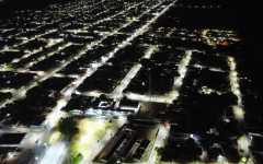 Substituição de luminárias antigas por tecnologia LED garante mais eficiência energética e economia aos municípios tocantinenses.