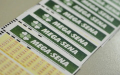 Bilhetes da Mega-Sena; prêmio acumulado chega a R$ 115 milhões.