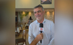 Amélio Cayres durante entrevista ao Portal Araguaína Notícias, em agenda pública.