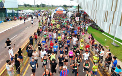 Este ano, durante a entrega dos kits de corrida, o atleta deverá realizar a doação de 1 kg de alimento não perecível.