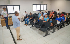 A destinação permite que parte do imposto devido seja direcionada a projetos sociais locais, sem custo adicional ao contribuinte.