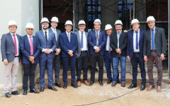 A visita reuniu deputados, servidores e representantes da construtora