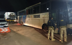 Ônibus abordado pela PRF em Araguaína transportava trabalhadores em condições degradantes; colchões em mau estado e banheiro obstruído foram encontrados no veículo
