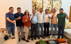 Governador Wanderlei Barbosa durante reunião com pré-candidatos do Republicanos ao Congresso Nacional, em Palmas