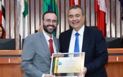O diretor do Foro da Seção Judiciária do Tocantins, juiz federal Igor Itapary Pinheiro, e o desembargador federal Ney Bello, corregedor regional da Justiça Federal da 1ª Região, durante a cerimônia de entrega do Selo Ouro do Prêmio Estratégia em Ação