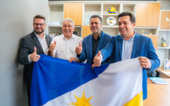 Deputados Eduardo Mantoan e Gutierres Torquato durante ato de filiação ao PSD, ao lado do líder Laurez Moreira e do deputado Luciano Oliveira